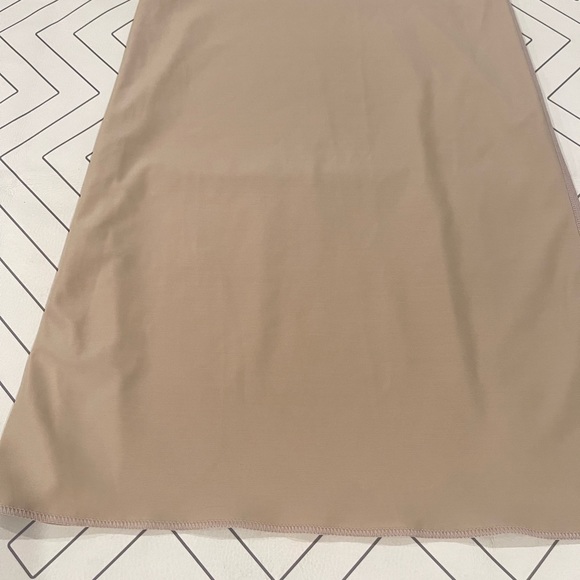 SPANX Nude Skirt Slip - Picture 4 of 8